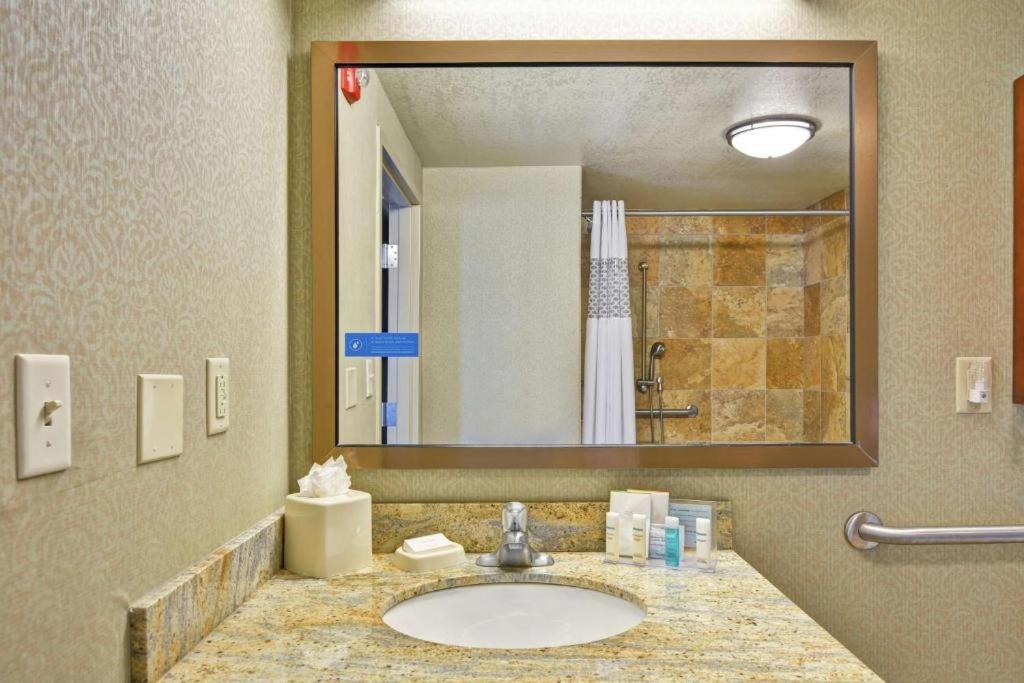 Hampton Inn And Suites New Hartford/Utica Экстерьер фото